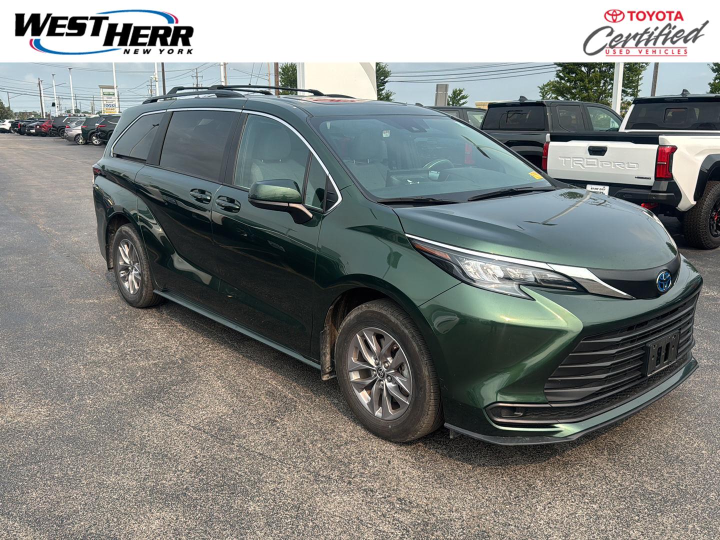 2025 Toyota Sienna LE