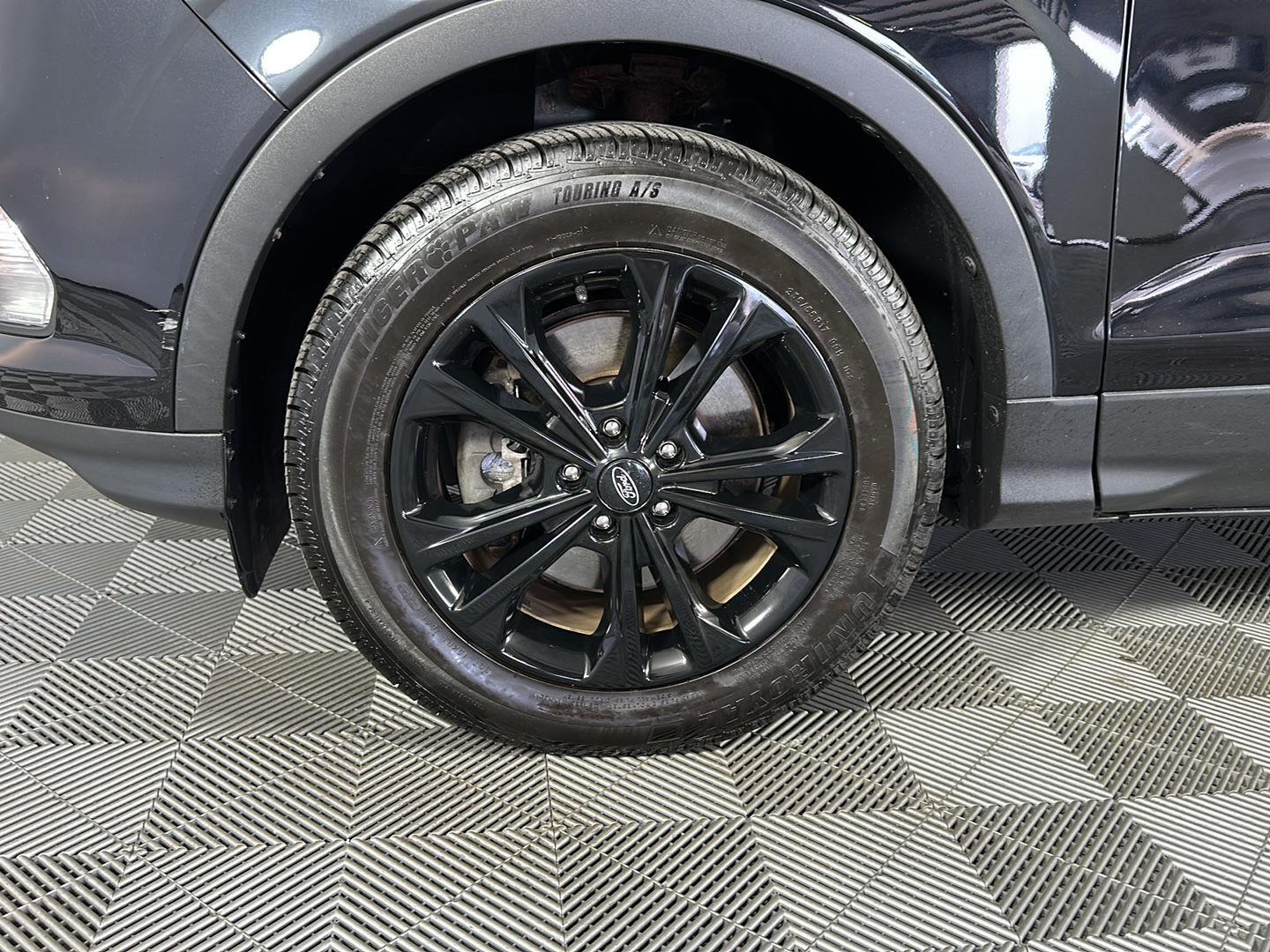 Used 2019 Agate Black Ford SE image 18