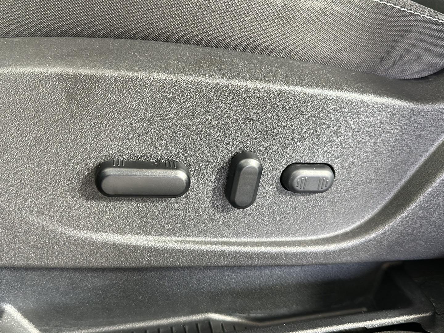 Used 2019 Agate Black Ford SE image 20