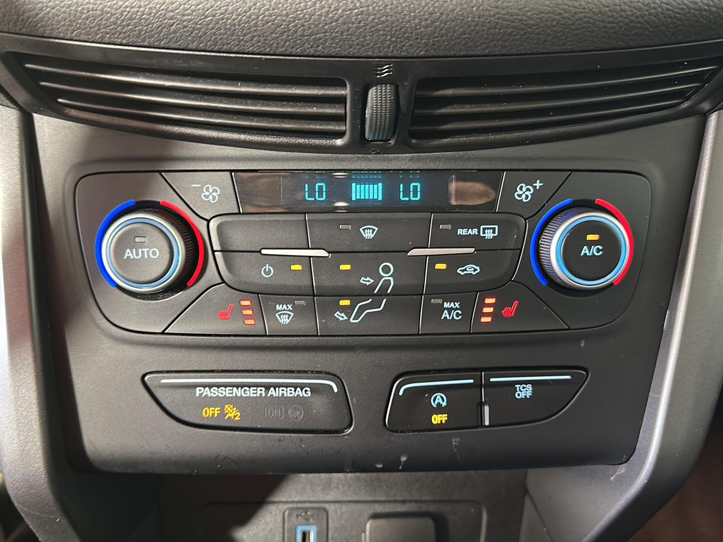 Used 2019 Agate Black Ford SE image 29