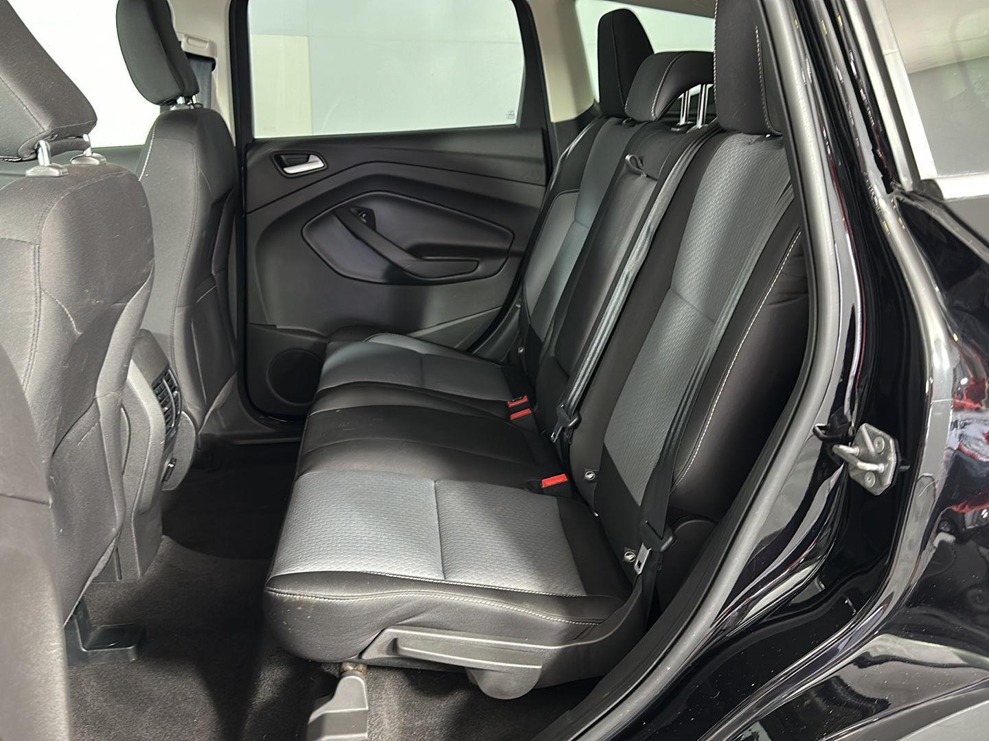 Used 2019 Agate Black Ford SE image 31
