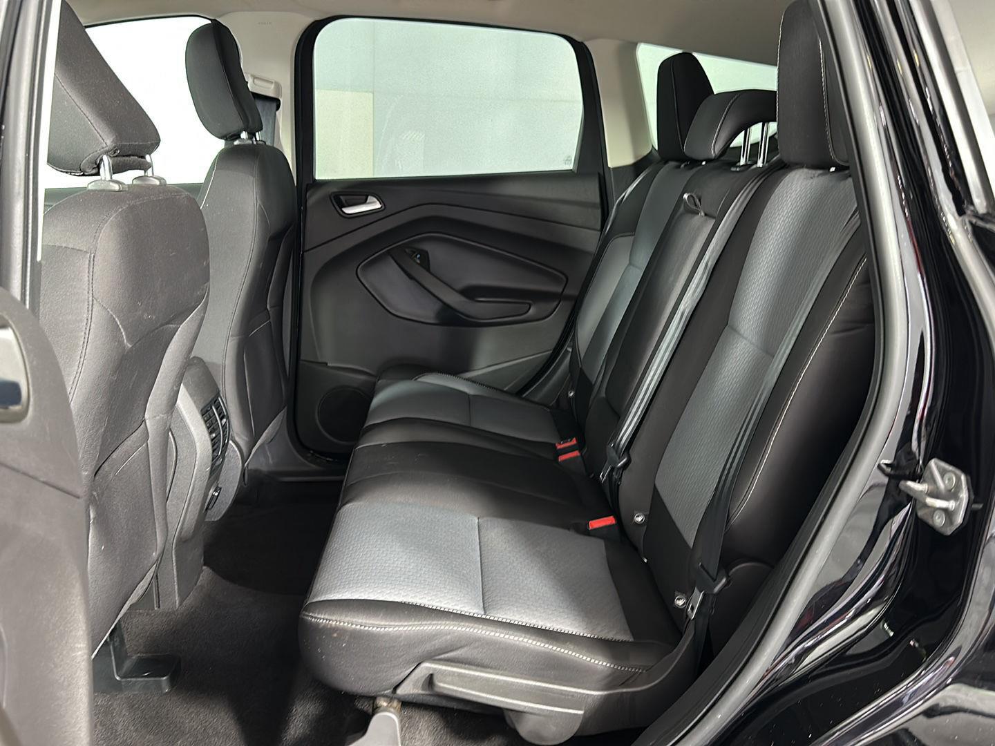 Used 2019 Agate Black Ford SE image 33