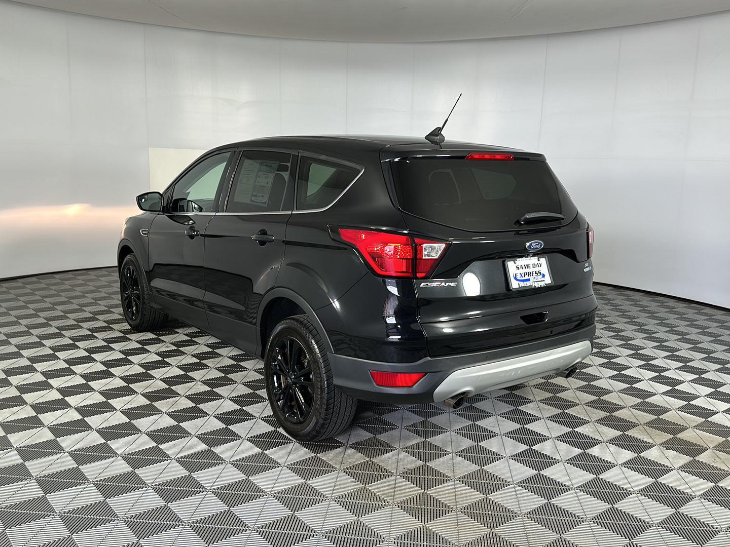 Used 2019 Agate Black Ford SE image 35