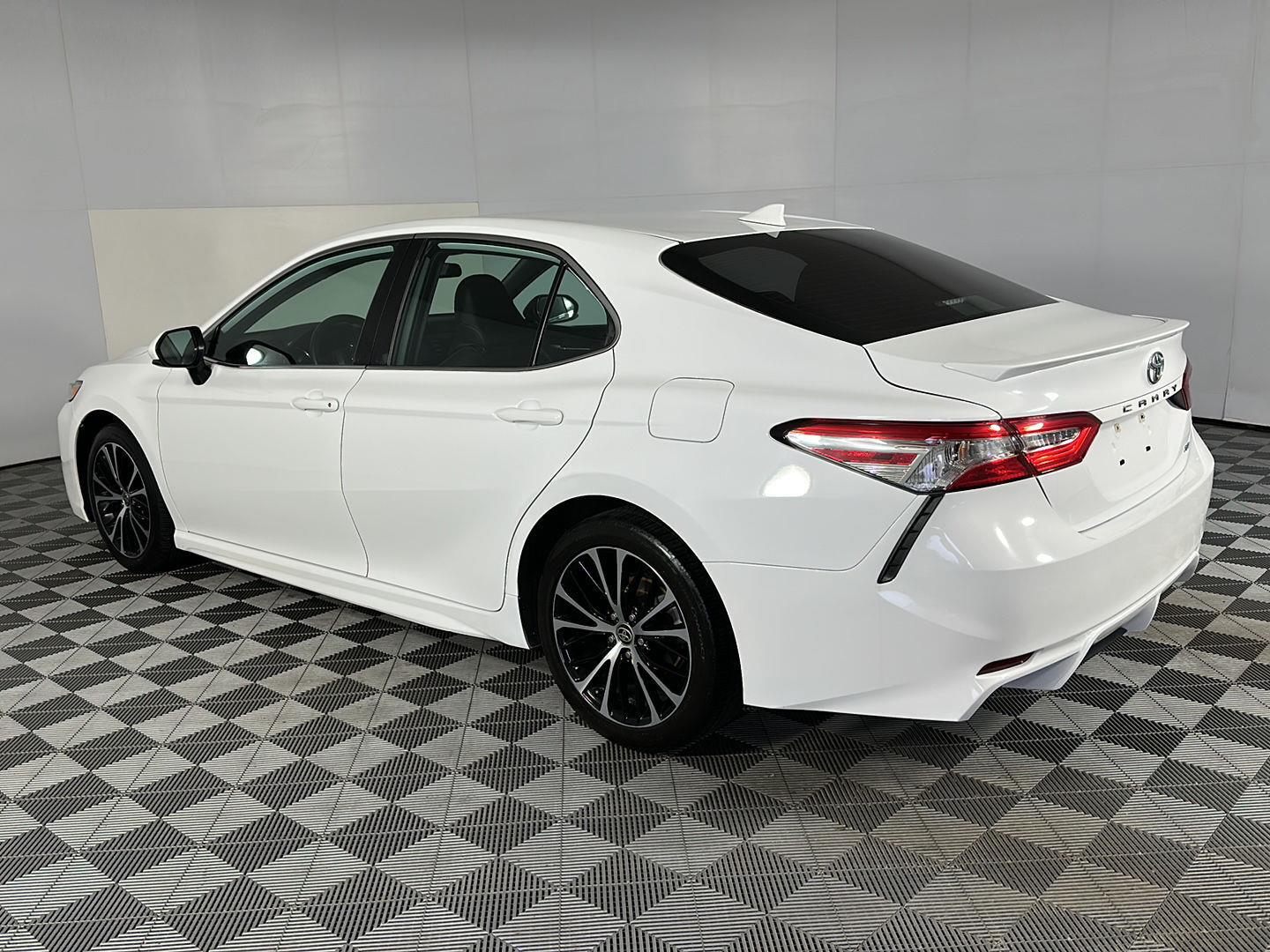 Used 2020 Super White Toyota SE image 5