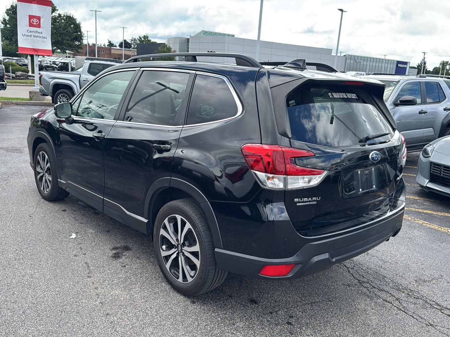 Used 2019 Crystal Black Silica Subaru Limited image 4