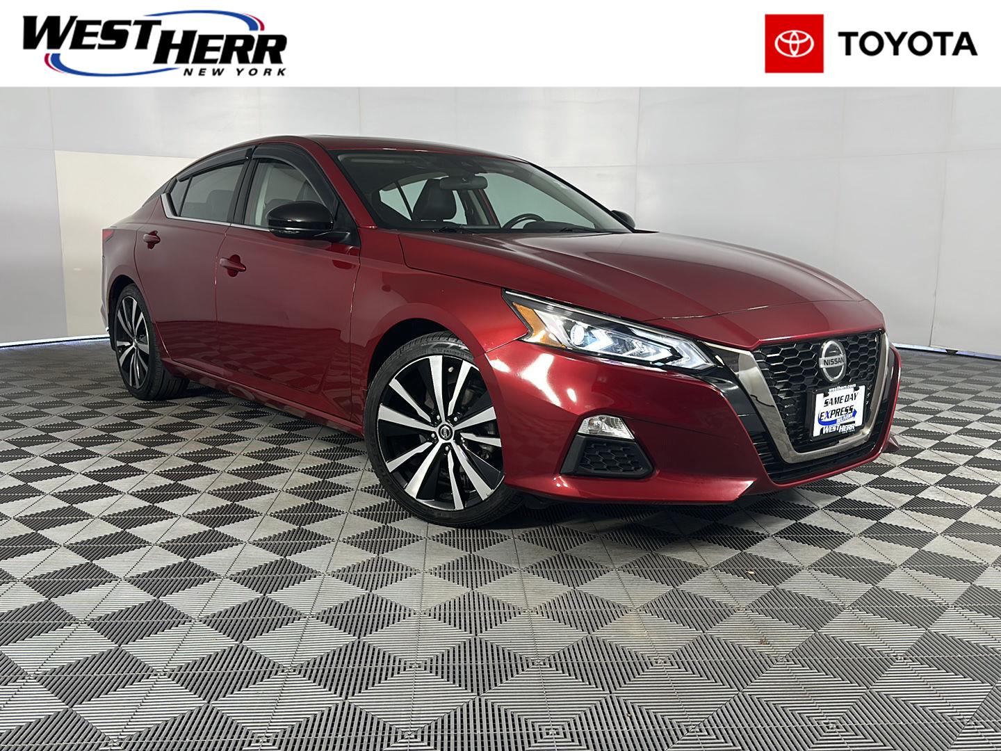 2022 Nissan Altima 2.0 SR FWD
