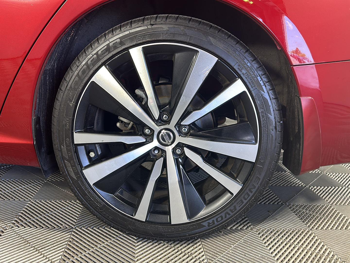 Used 2022 Scarlet Ember Tintcoat Nissan 2.0 SR image 9