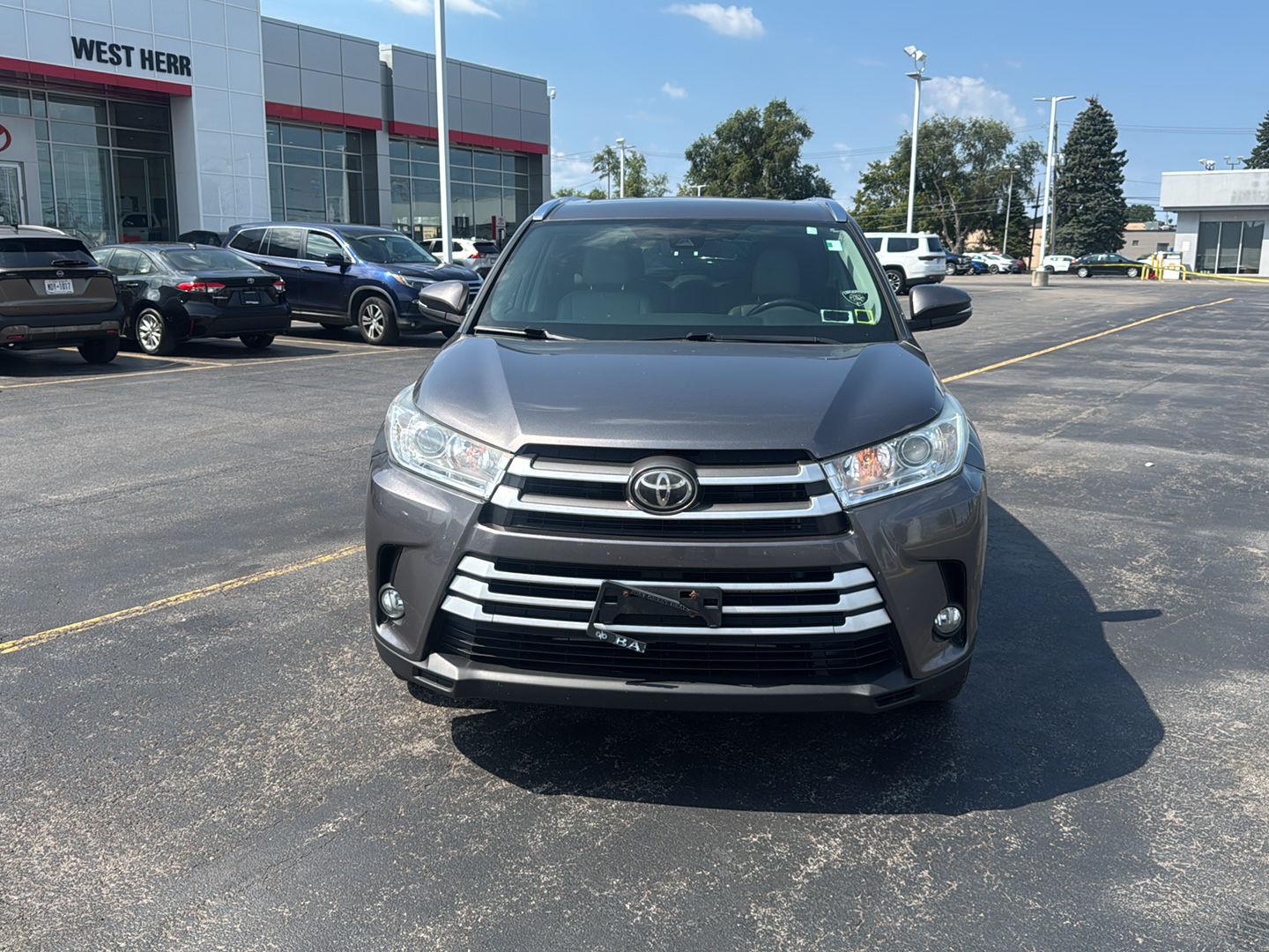 Used 2018 Predawn Gray Mica Toyota XLE image 2