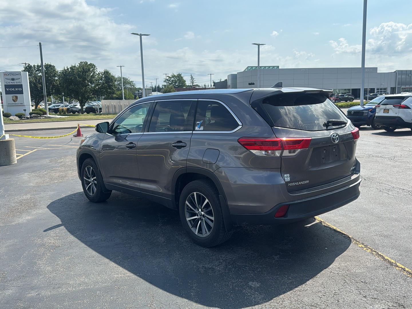 Used 2018 Predawn Gray Mica Toyota XLE image 4