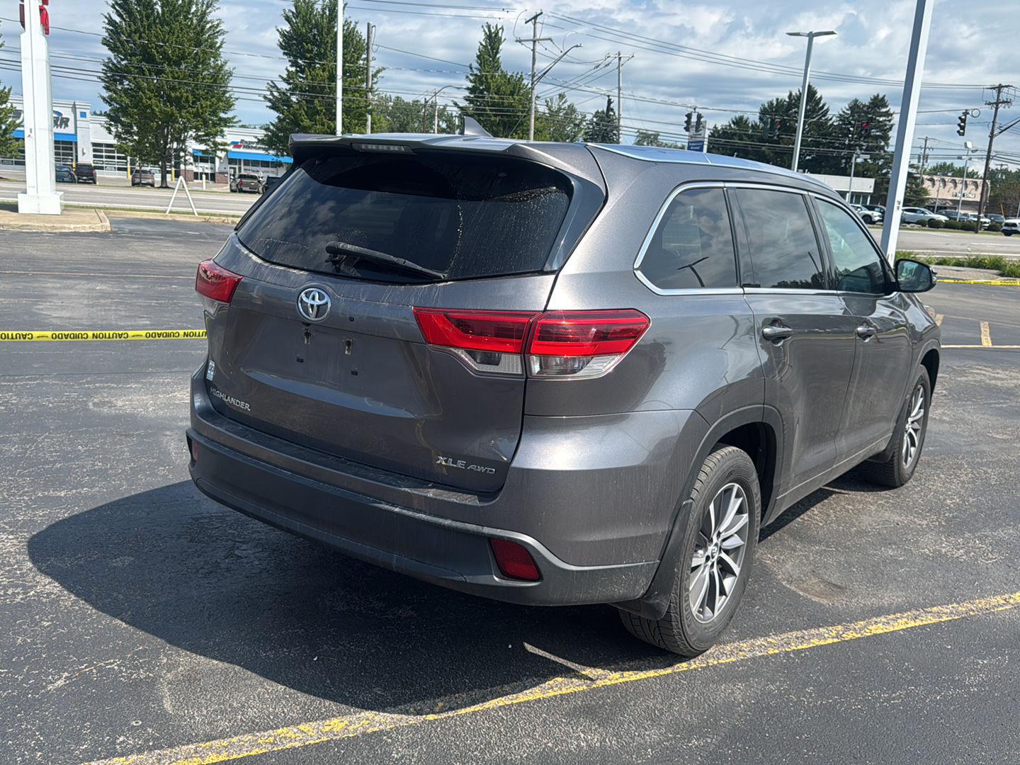 Used 2018 Predawn Gray Mica Toyota XLE image 6
