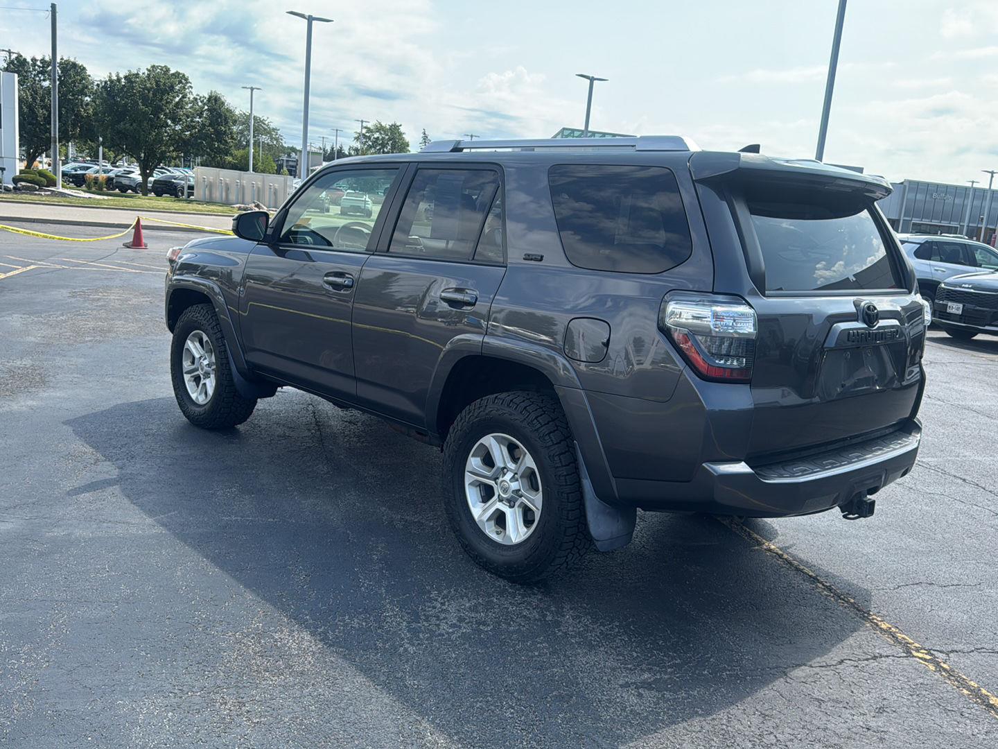 Used 2018 Magnetic Gray Metallic Toyota SR5 image 4