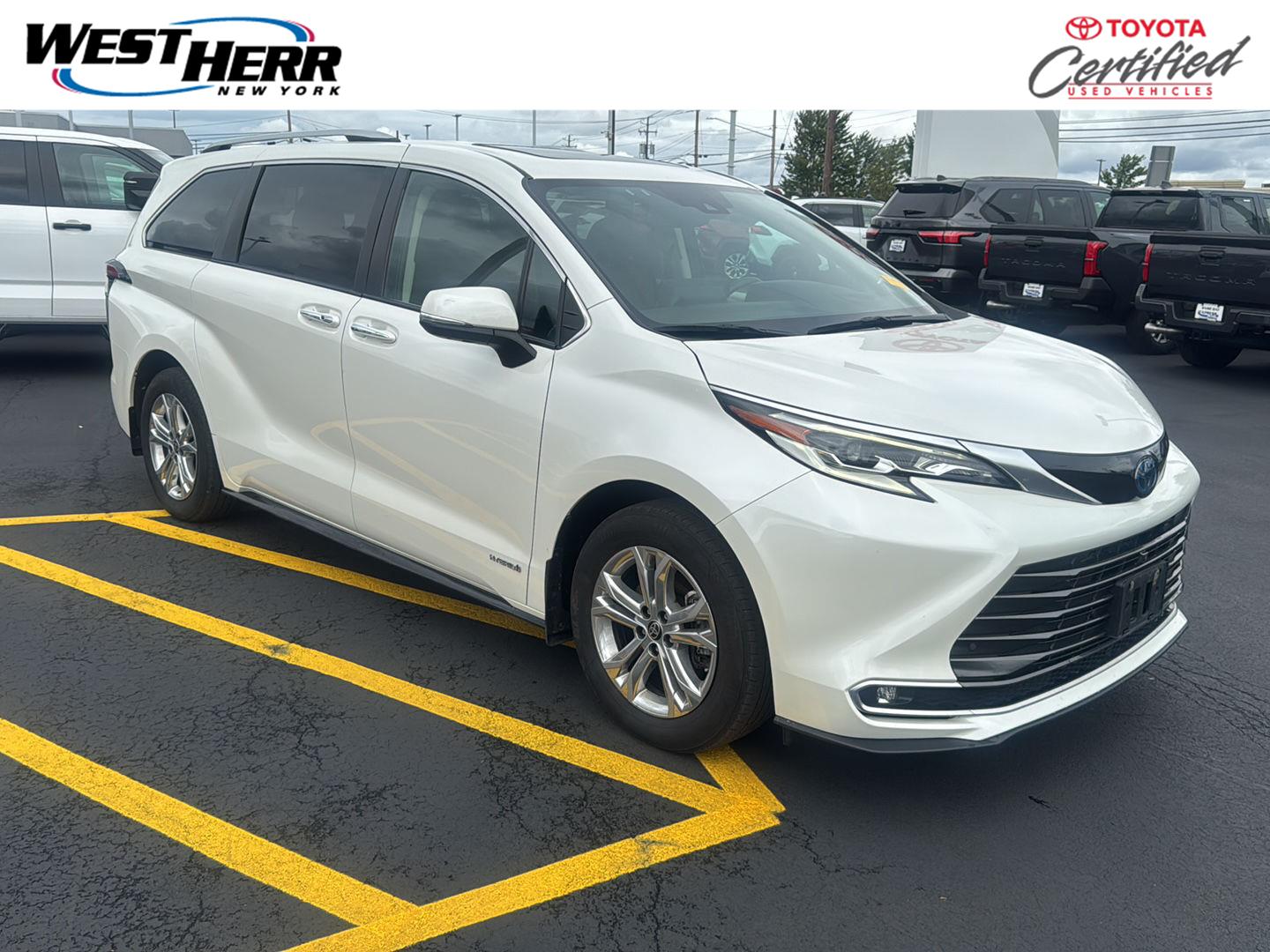  2021 Toyota Sienna Platinum 7-Passenger AWD   