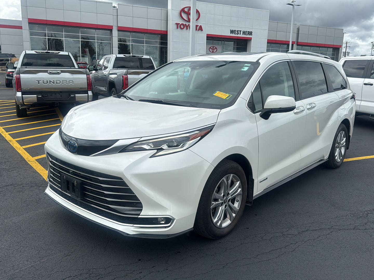 Certified Used 2021 Blizzard Pearl Toyota Platinum image 3
