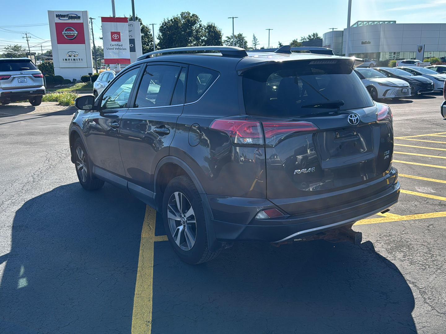 Used 2018 Magnetic Gray Metallic Toyota XLE image 4