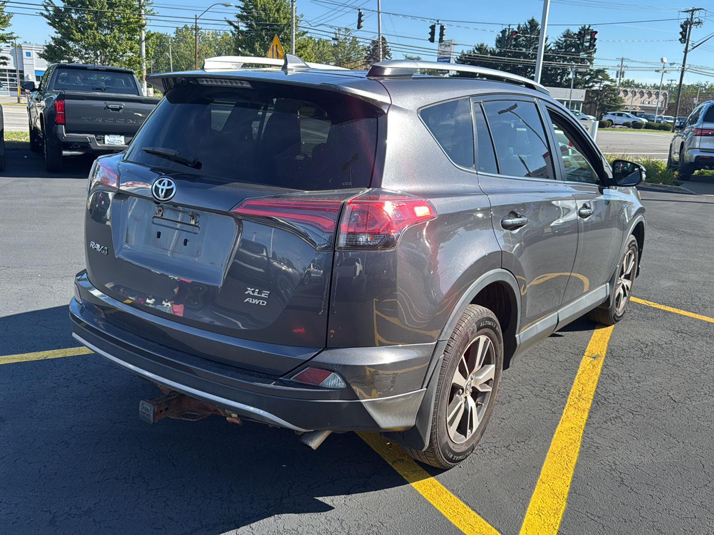 Used 2018 Magnetic Gray Metallic Toyota XLE image 6