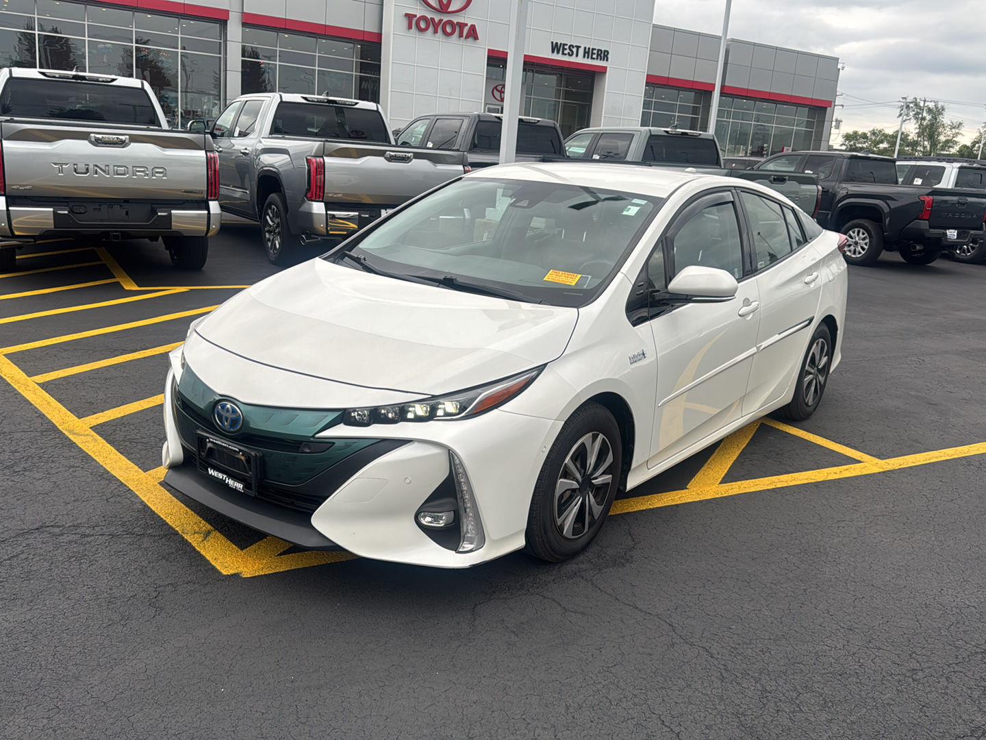 Used 2017 Blizzard Pearl Toyota Advanced image 3