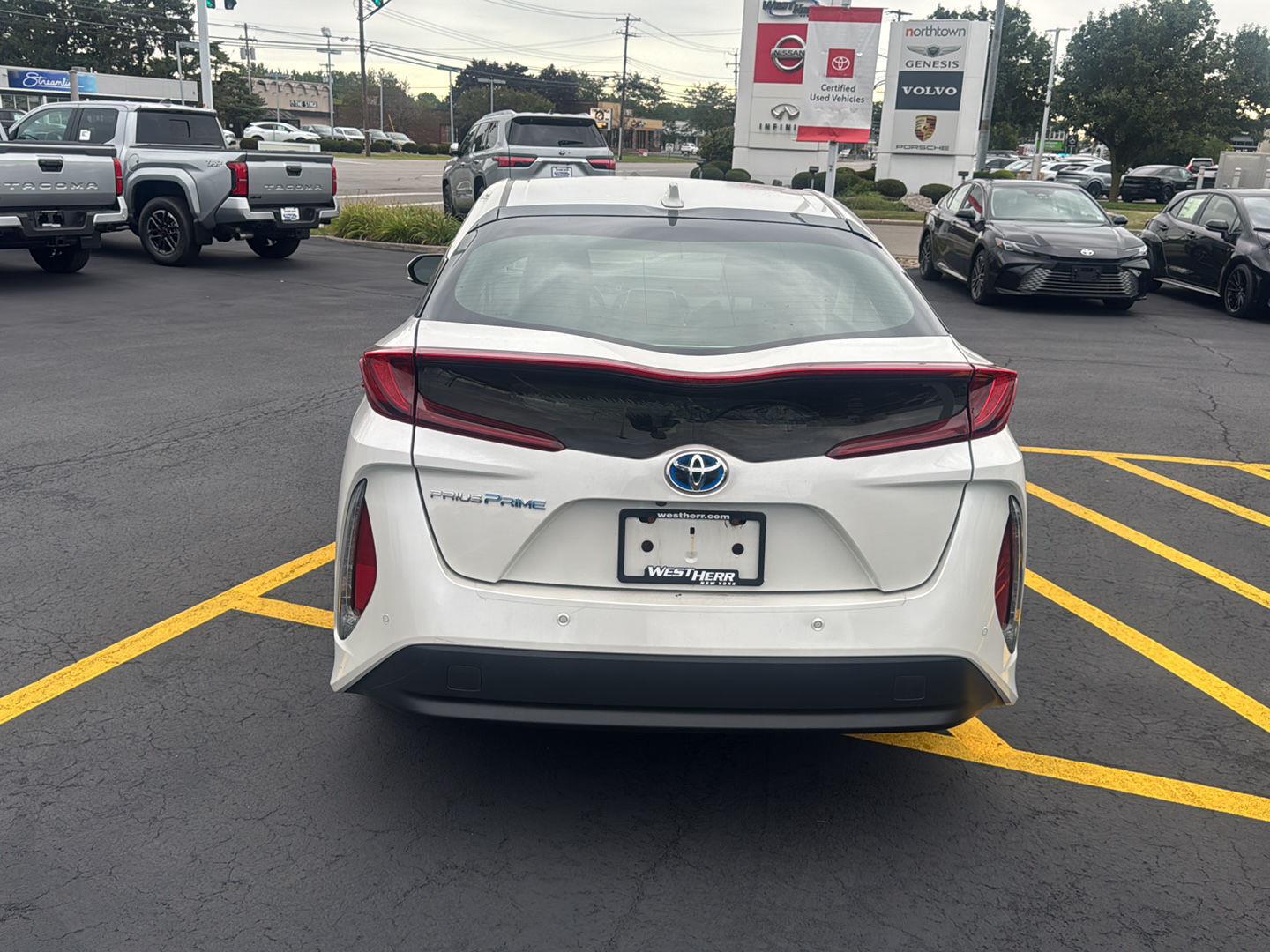 Used 2017 Blizzard Pearl Toyota Advanced image 5