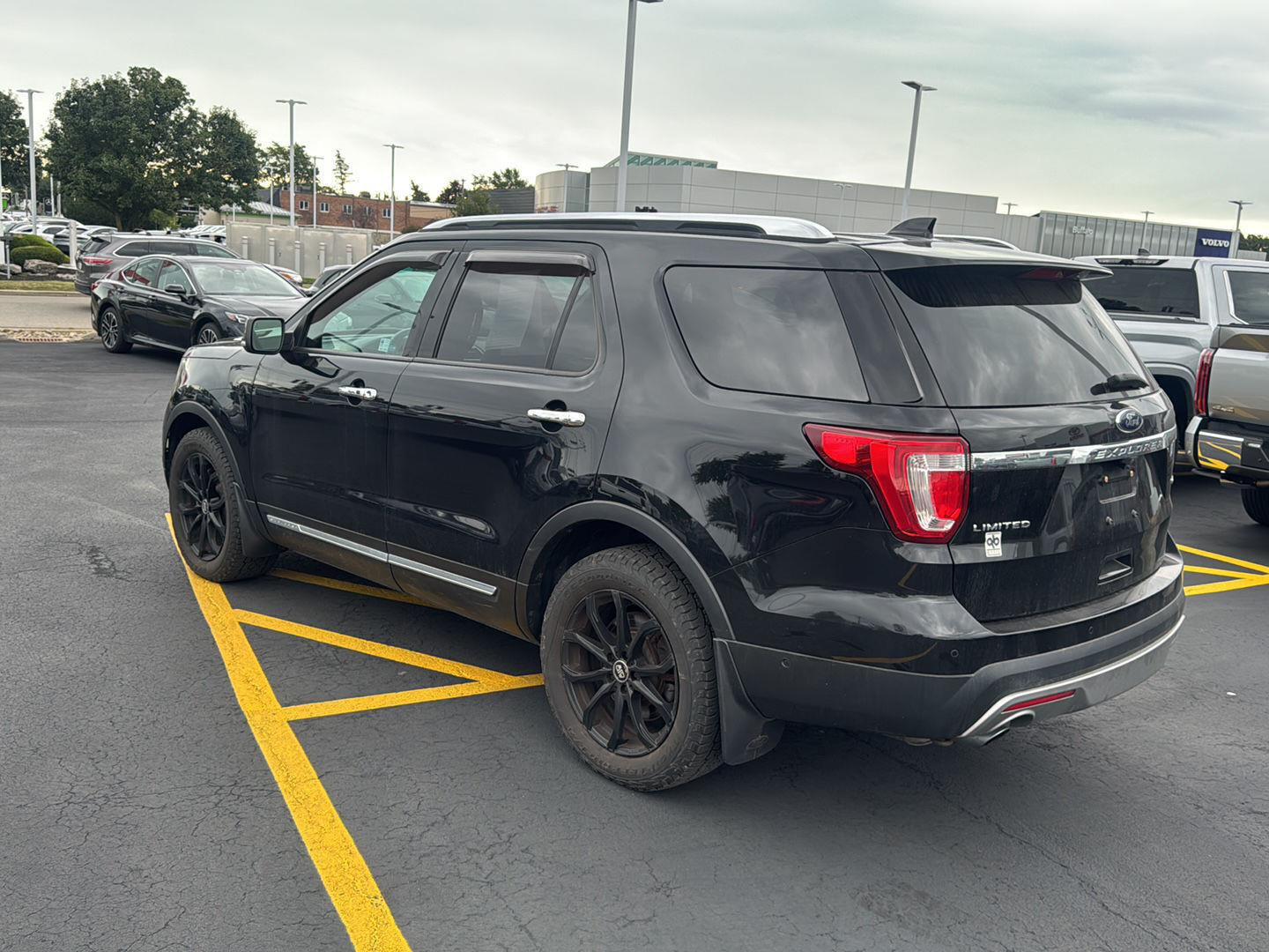 Used 2017 Shadow Black Ford Limited image 4