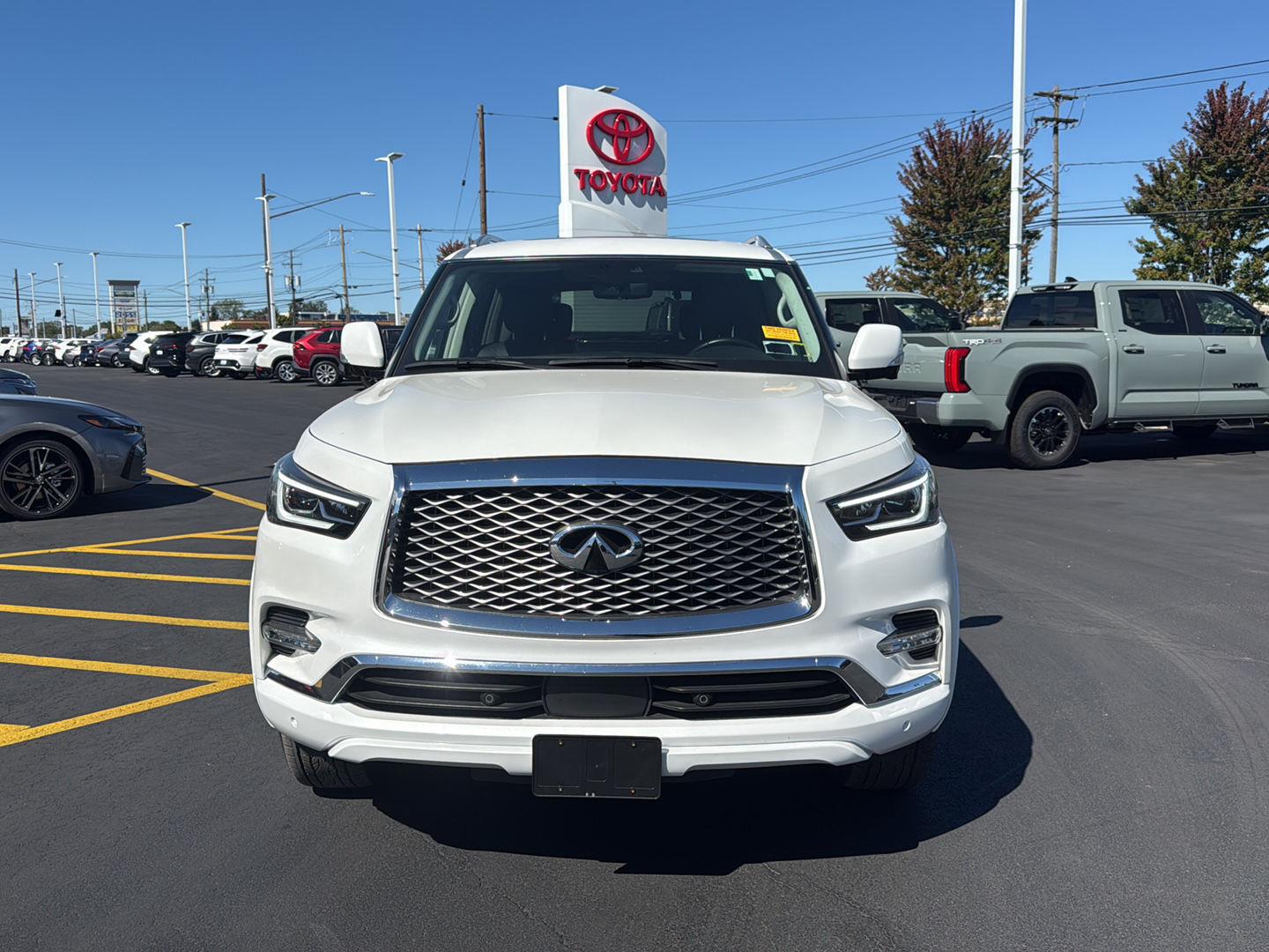 Used 2024 Moonstone White INFINITI LUXE image 8