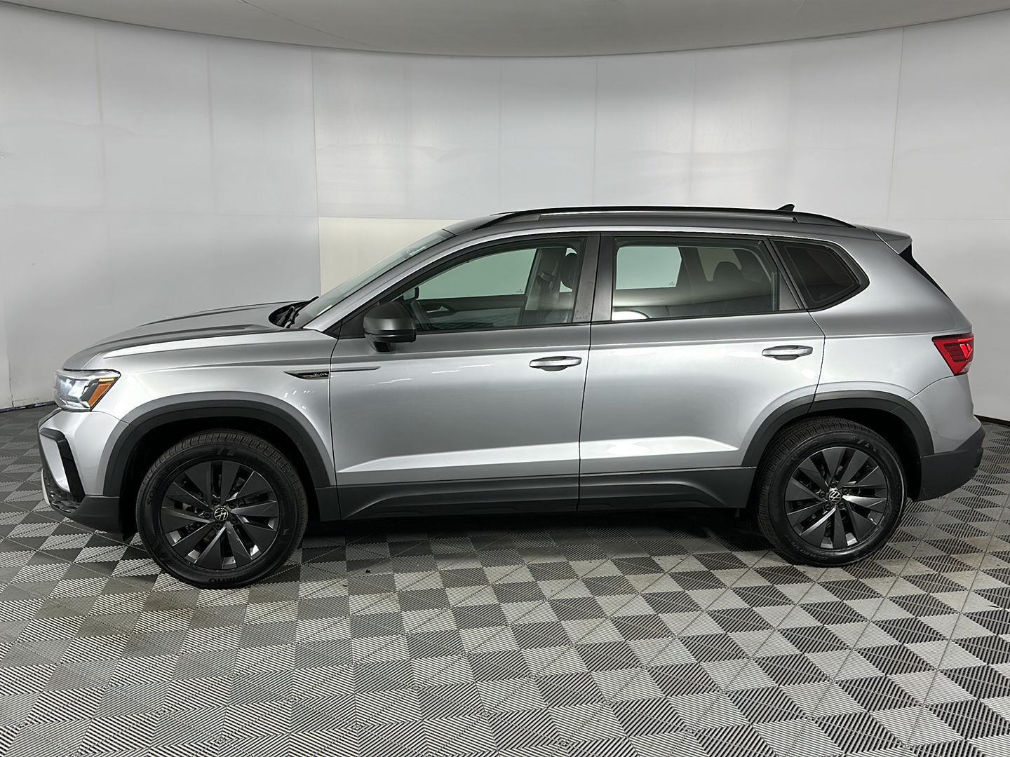 Used 2022 Pyrite Silver Metallic Volkswagen S image 4