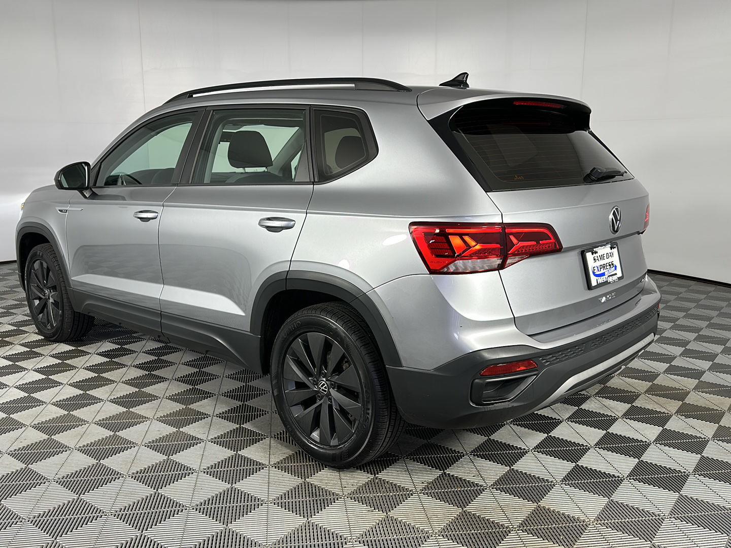 Used 2022 Pyrite Silver Metallic Volkswagen S image 5