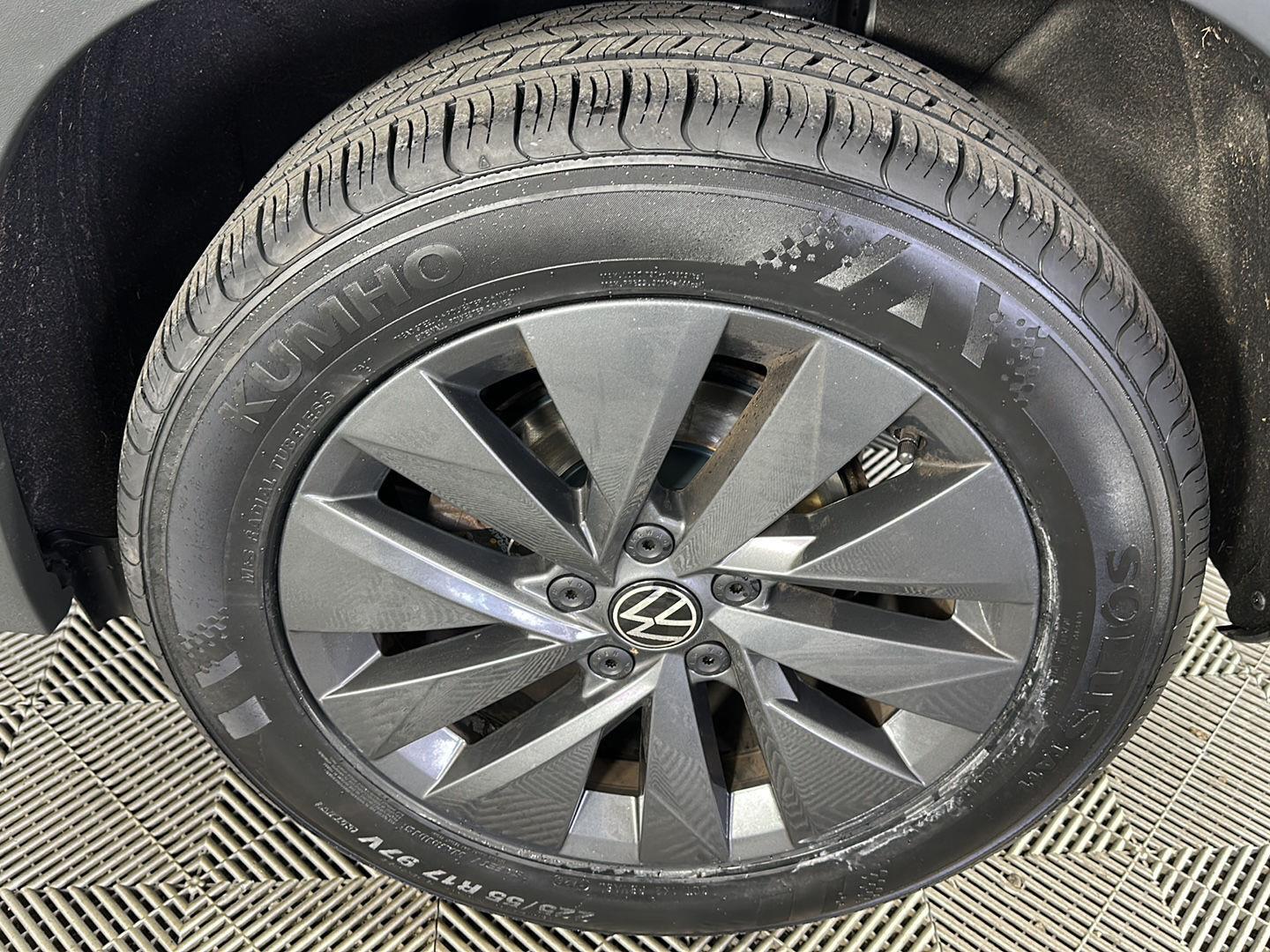 Used 2022 Pyrite Silver Metallic Volkswagen S image 9