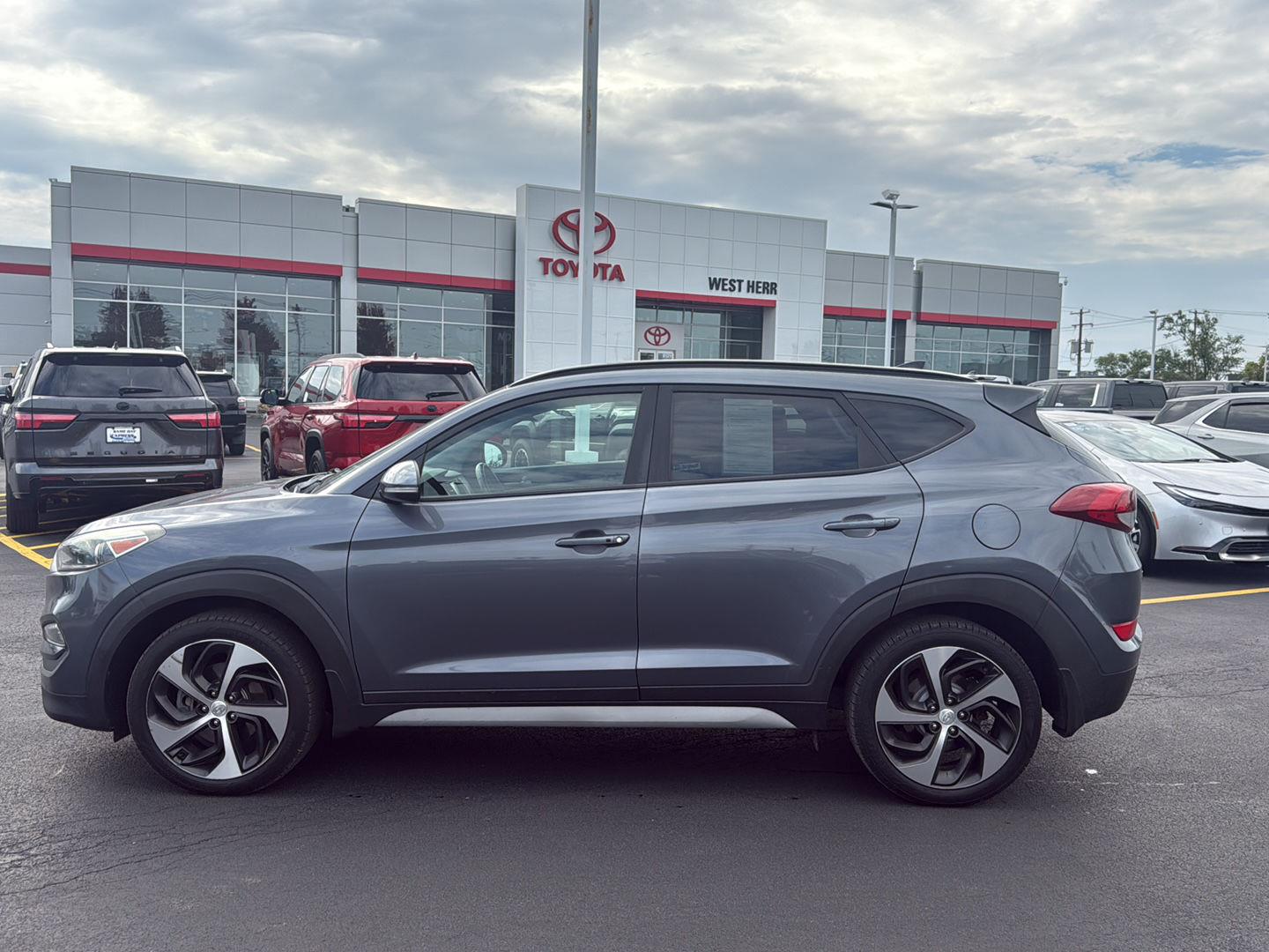 Used 2018 Coliseum Gray Hyundai Value image 6
