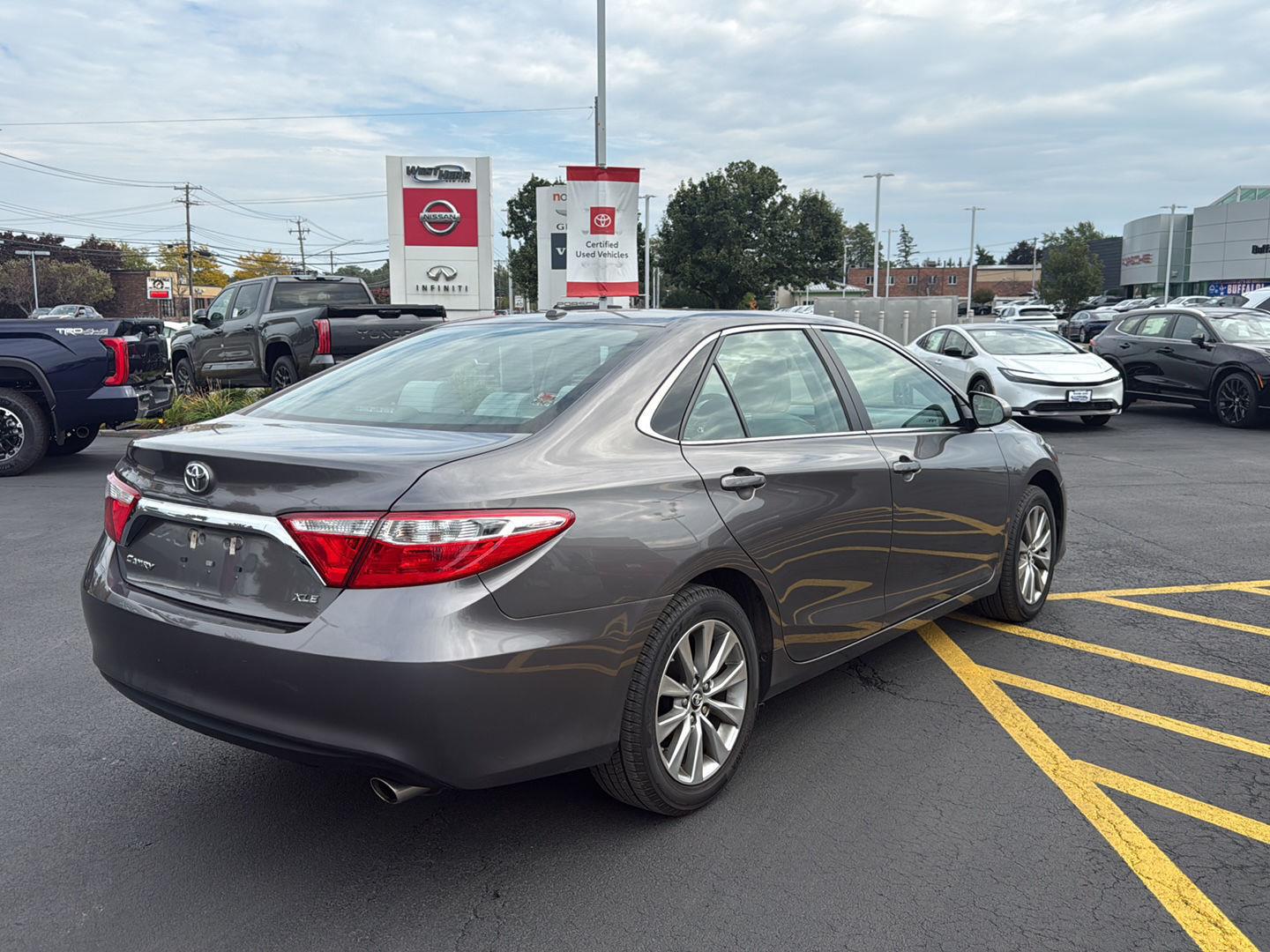 Used 2017 Predawn Gray Mica Toyota XLE image 3