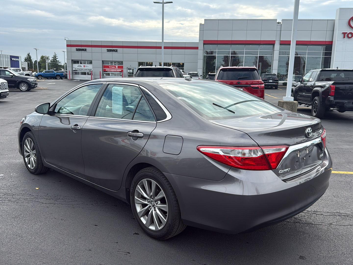 Used 2017 Predawn Gray Mica Toyota XLE image 5