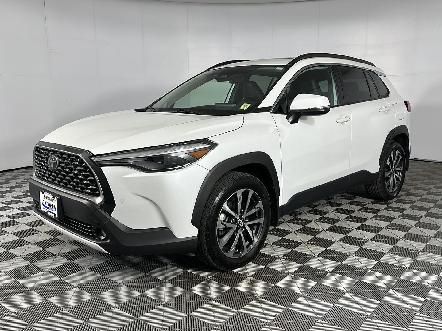 Certified Used 2023 Wind Chill Pearl Toyota XLE image 3
