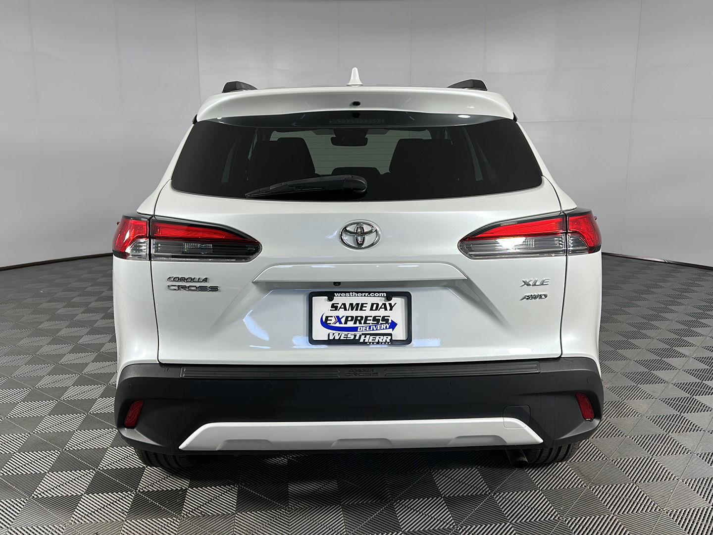 Certified Used 2023 Wind Chill Pearl Toyota XLE image 6
