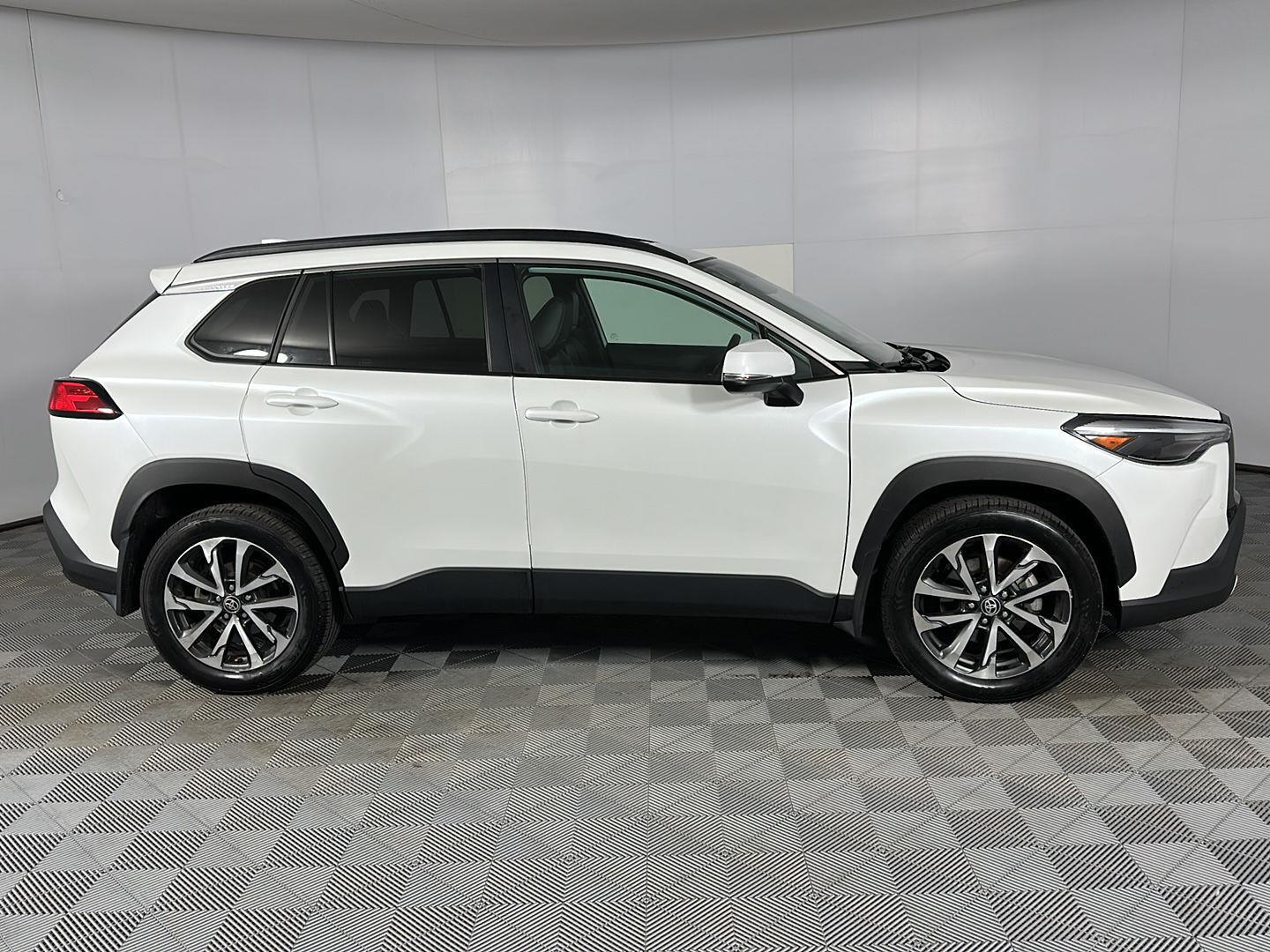 Certified Used 2023 Wind Chill Pearl Toyota XLE image 8