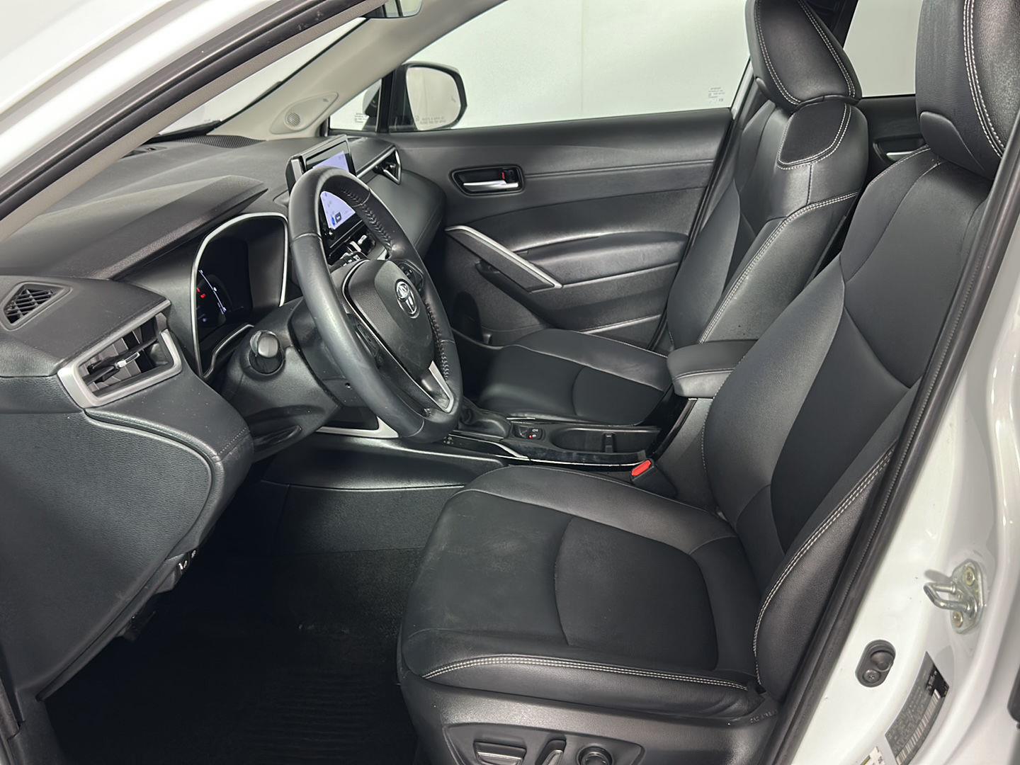 Certified Used 2023 Wind Chill Pearl Toyota XLE image 10