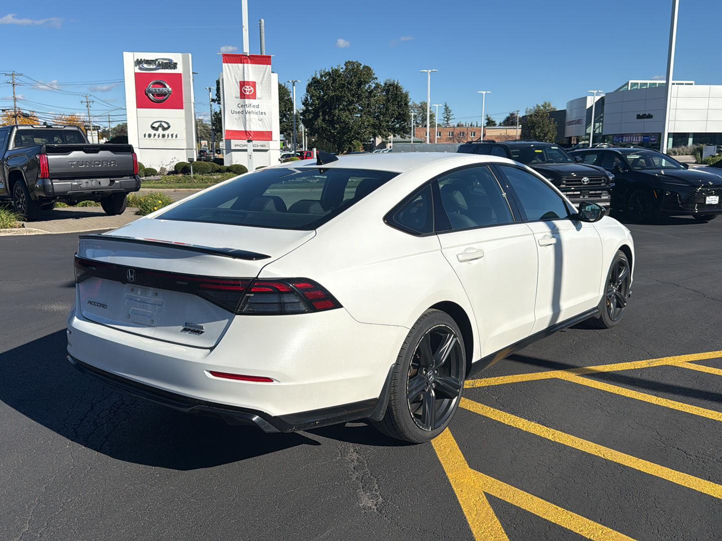 Used 2023 Platinum White Pearl Honda Sport-L image 3