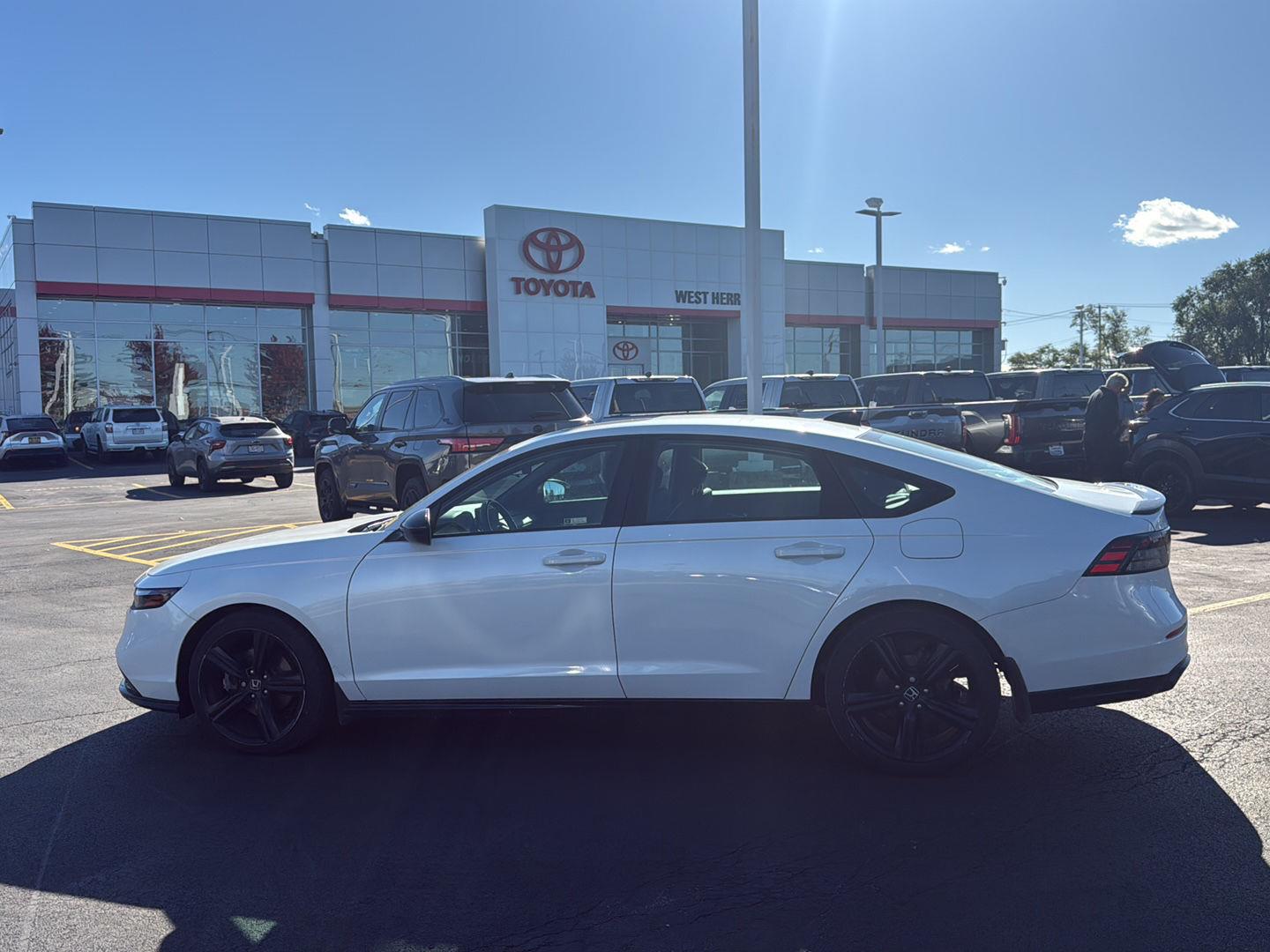 Used 2023 Platinum White Pearl Honda Sport-L image 6
