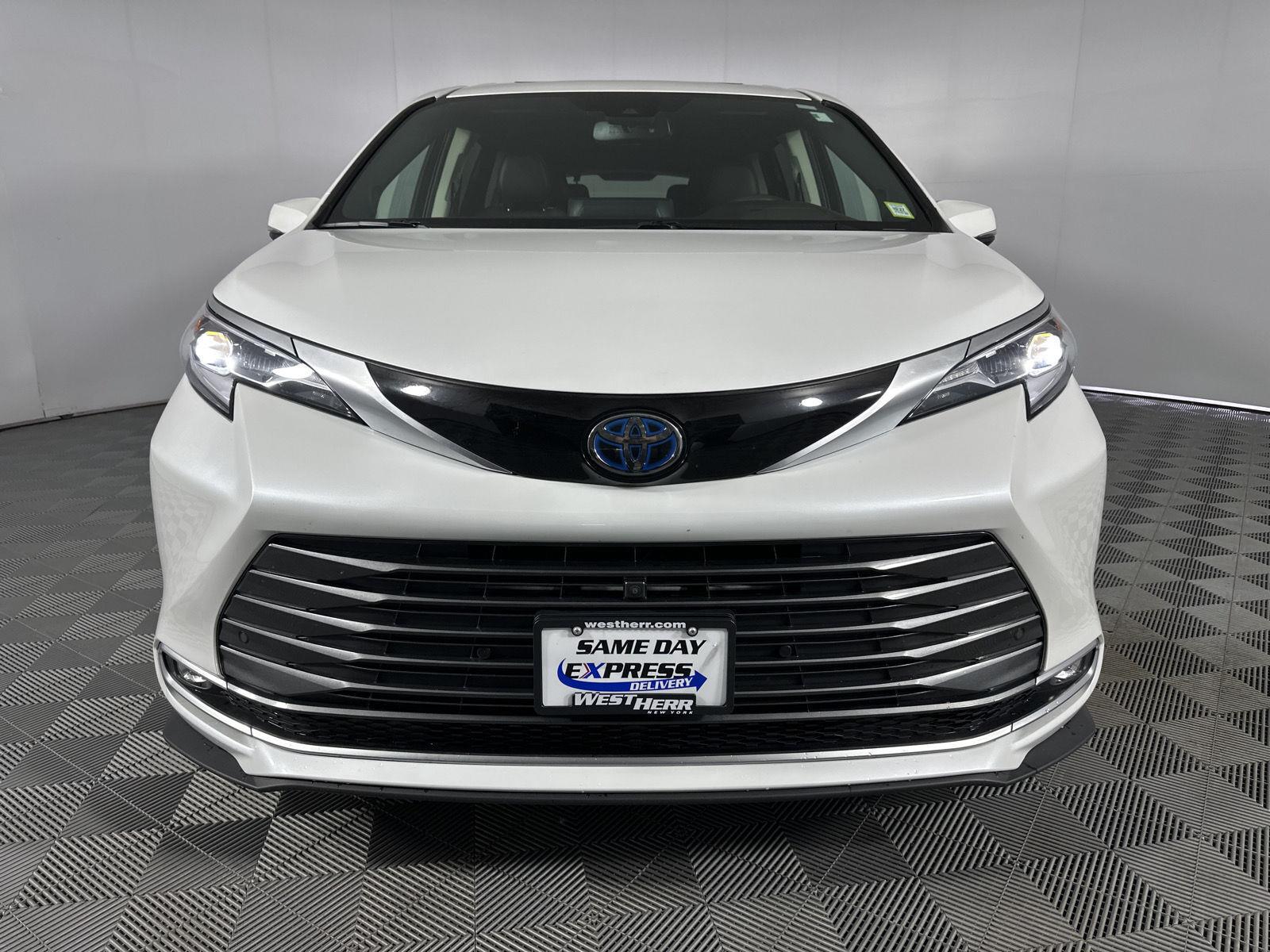Used 2022 Windchill Pearl Toyota Platinum 7-Passenger image 2