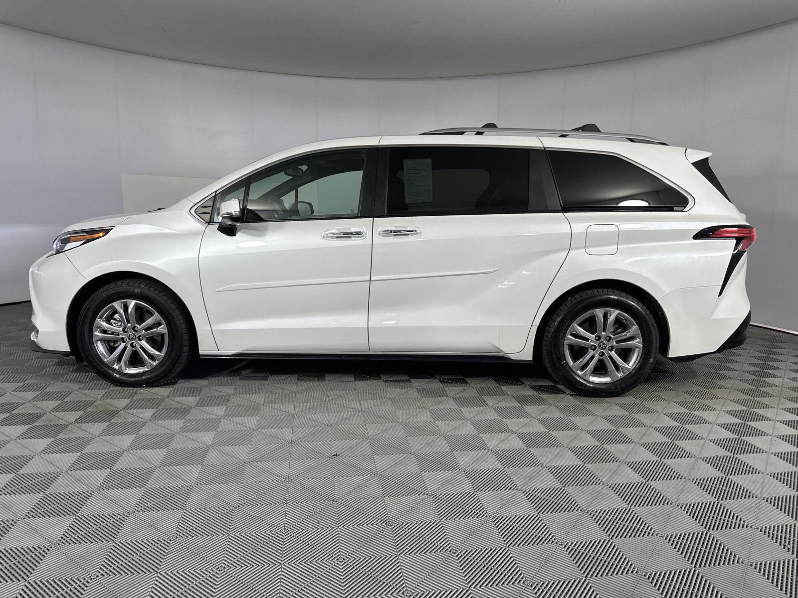 Used 2022 Windchill Pearl Toyota Platinum 7-Passenger image 4