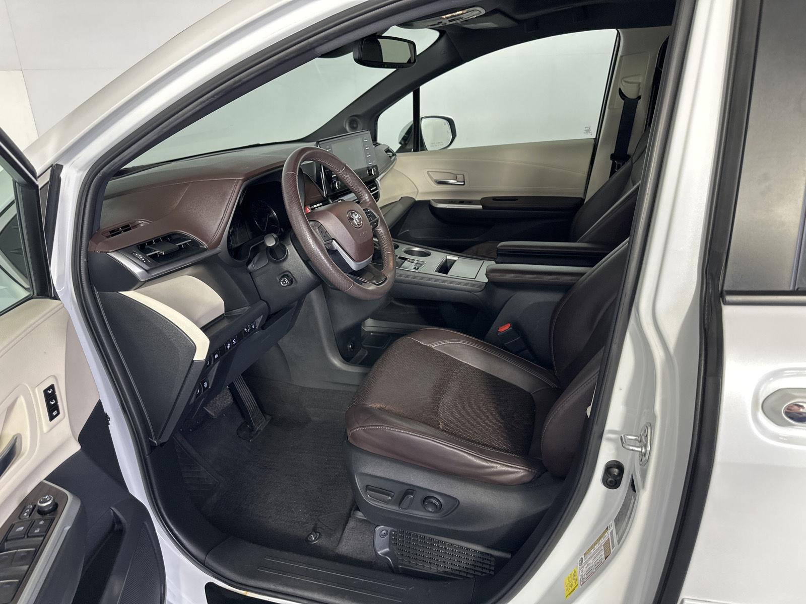 Used 2022 Windchill Pearl Toyota Platinum 7-Passenger image 10