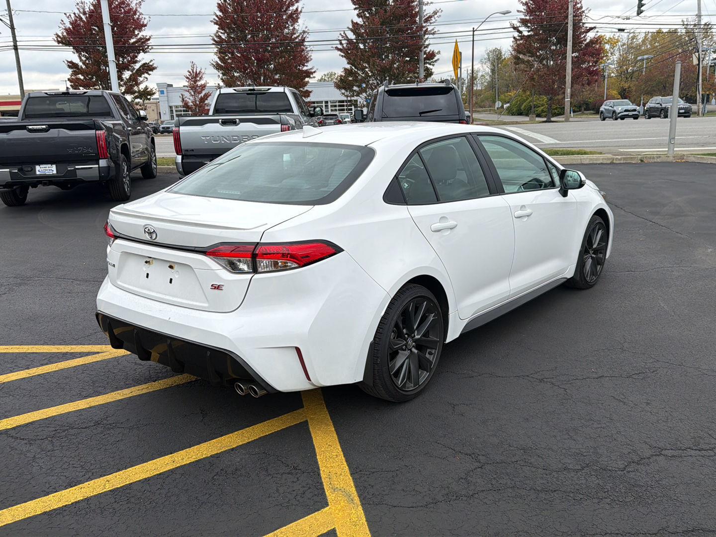 Certified Used 2025 Ice Cap Toyota SE image 2
