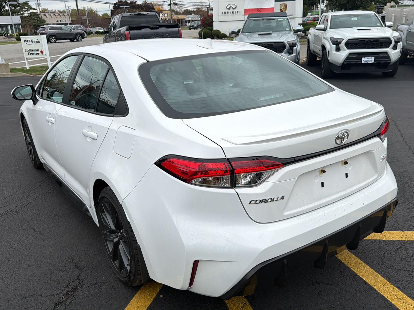 Certified Used 2025 Ice Cap Toyota SE image 3