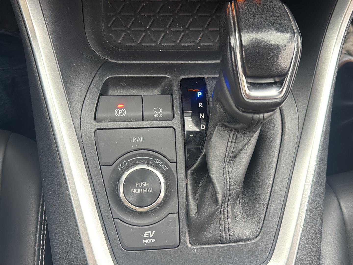 Used 2021 Midnight Black Metallic Toyota XLE Premium image 14