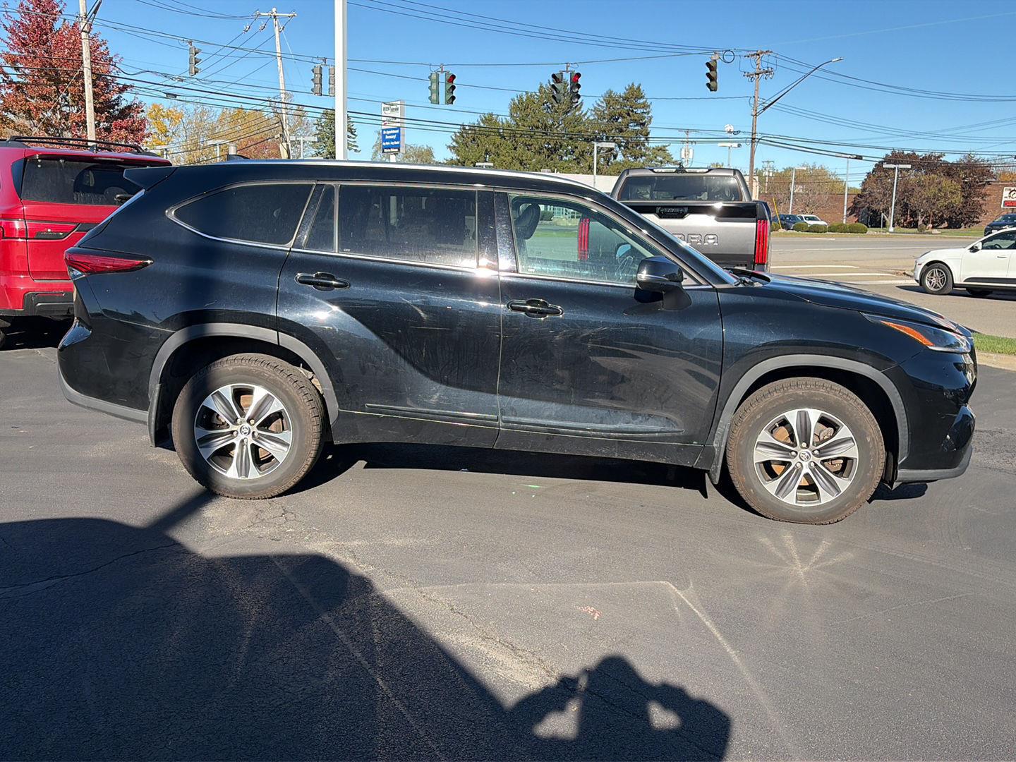 Used 2021 Midnight Black Metallic Toyota XLE image 2