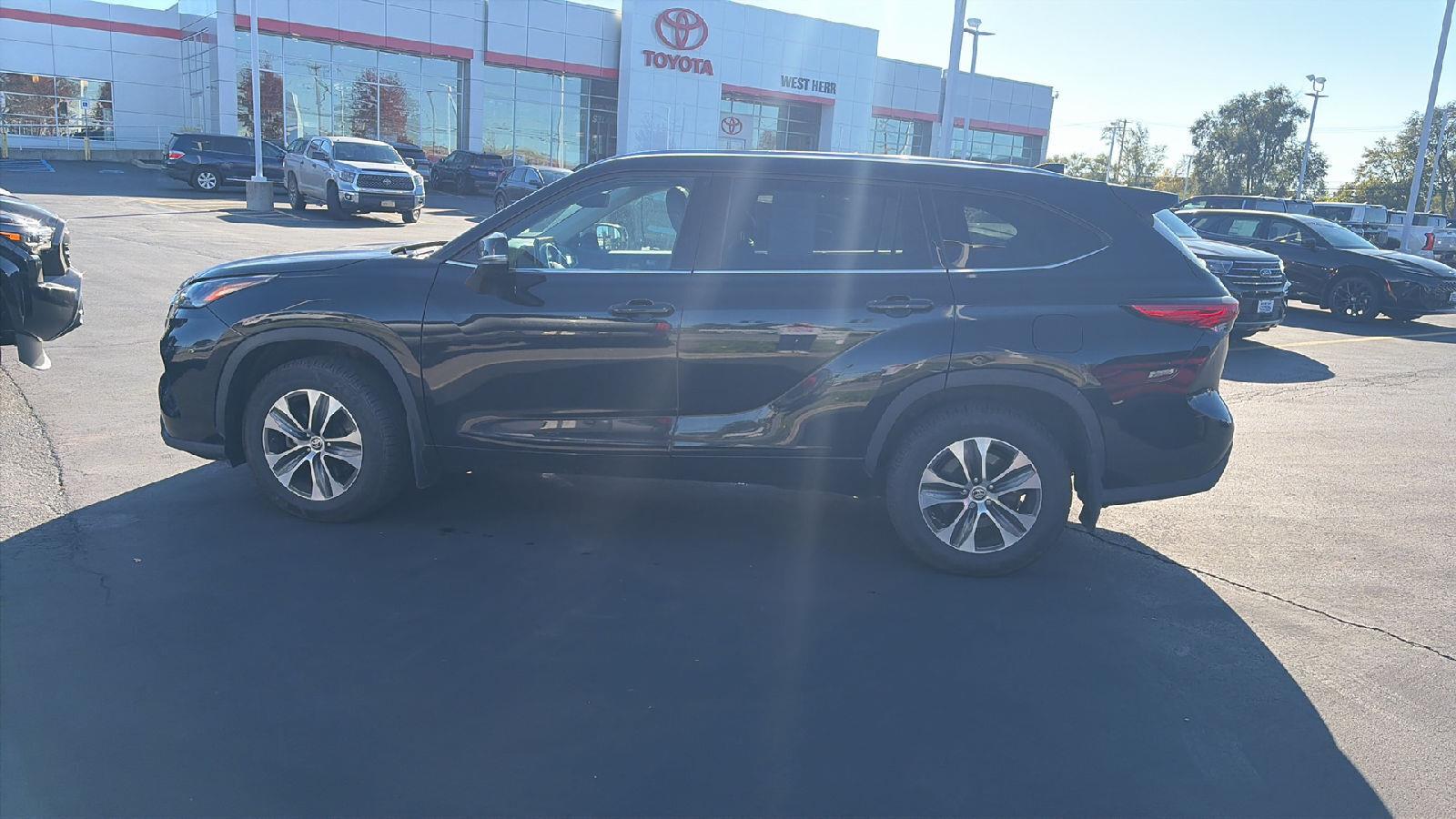 Used 2021 Midnight Black Metallic Toyota XLE image 6