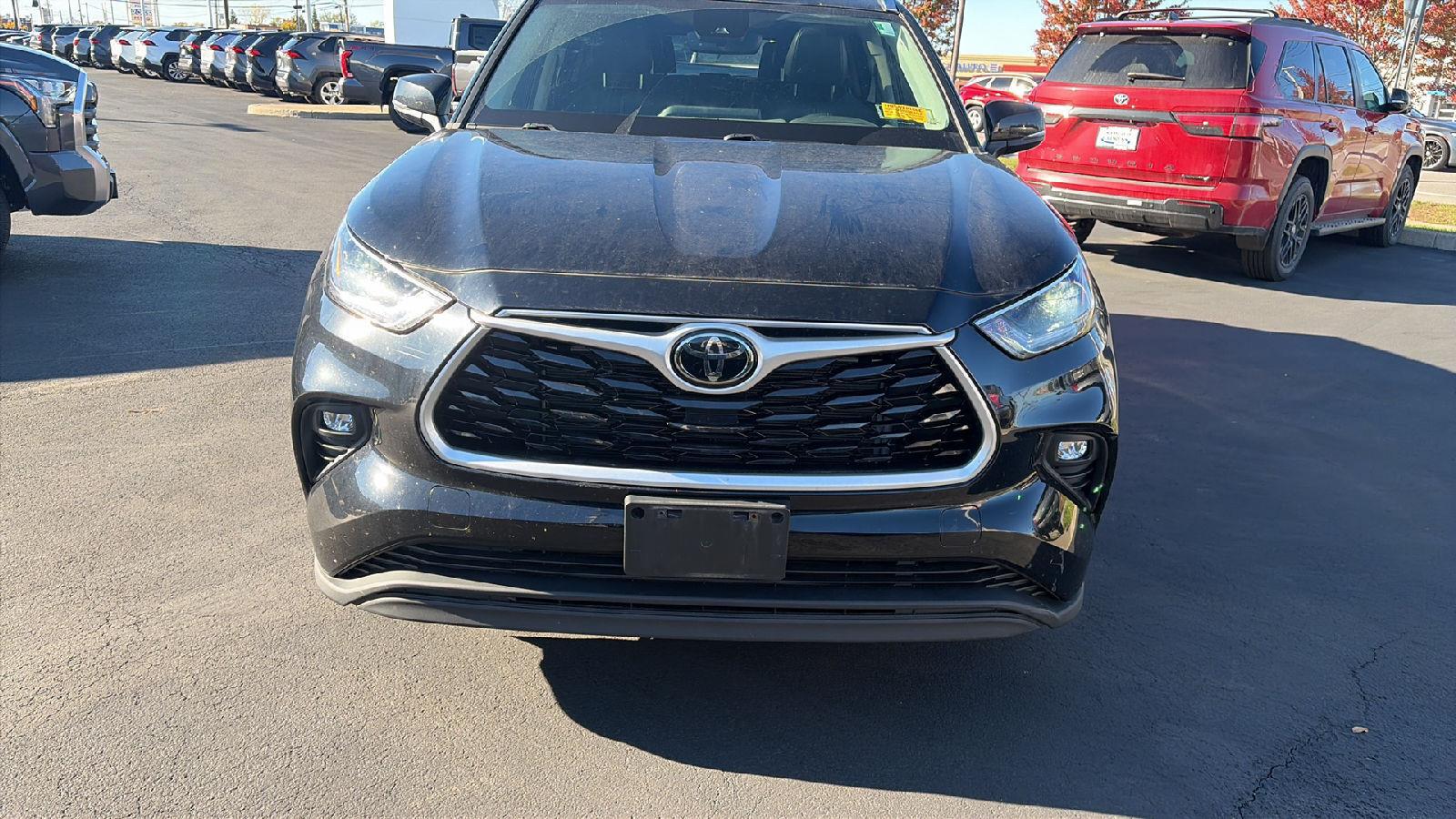 Used 2021 Midnight Black Metallic Toyota XLE image 8