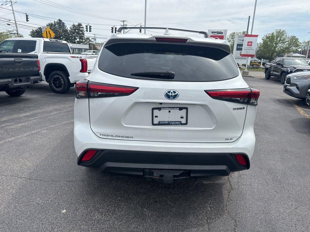 Used 2023 Pearl Toyota XLE image 7