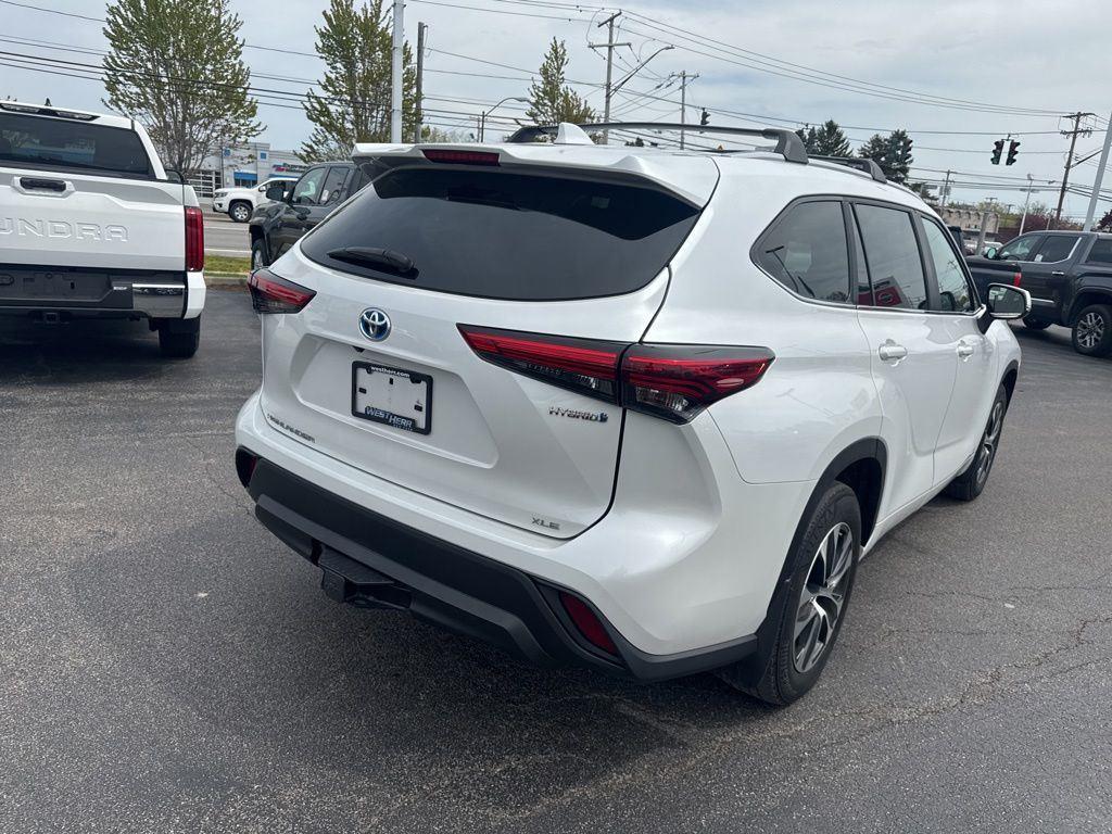 Used 2023 Pearl Toyota XLE image 8