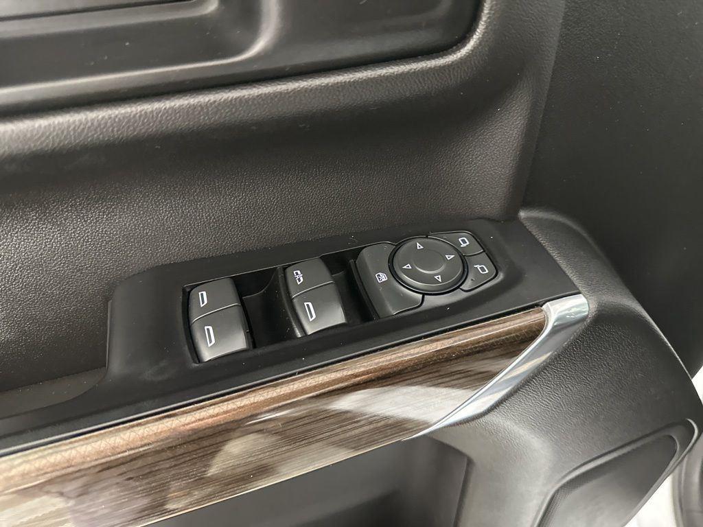 Used 2019 Summit White Chevrolet RST image 14