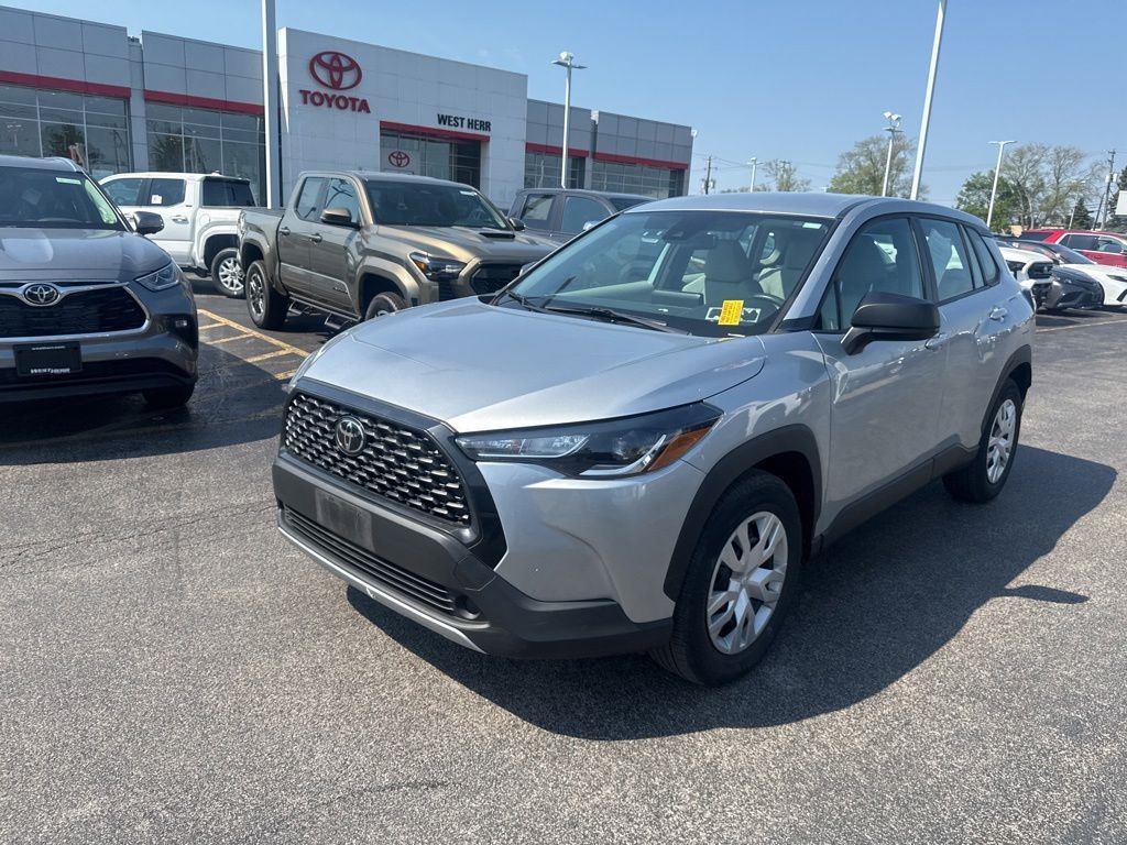 Certified Used 2022 Silver Toyota L image 4