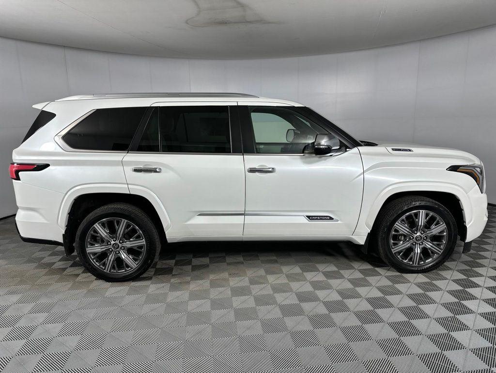 Used 2024 Pearl Toyota Capstone image 13