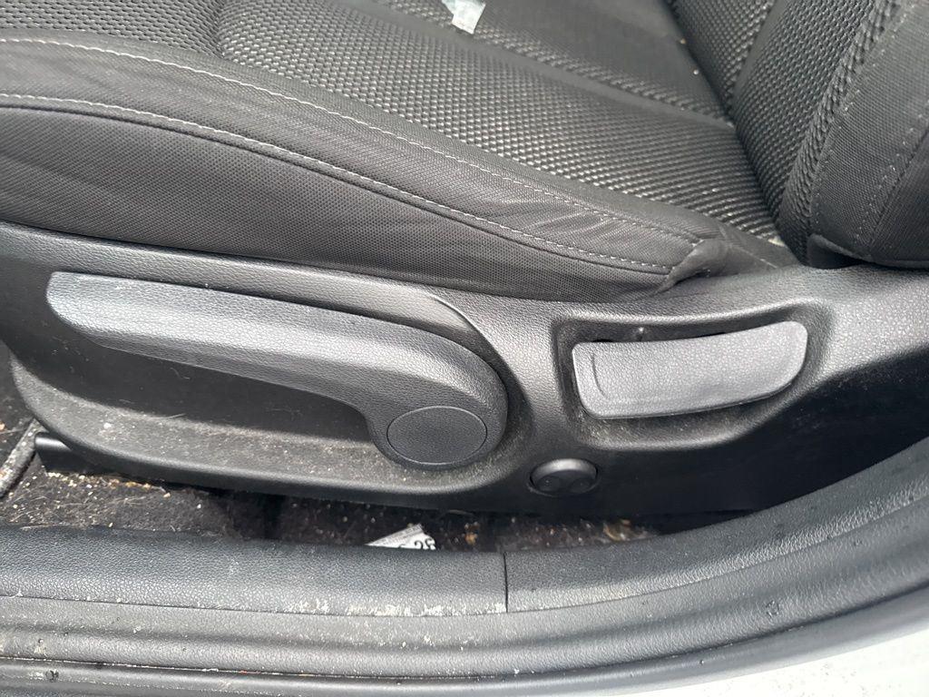 Used 2019 Snow White Pearl Kia LX image 9